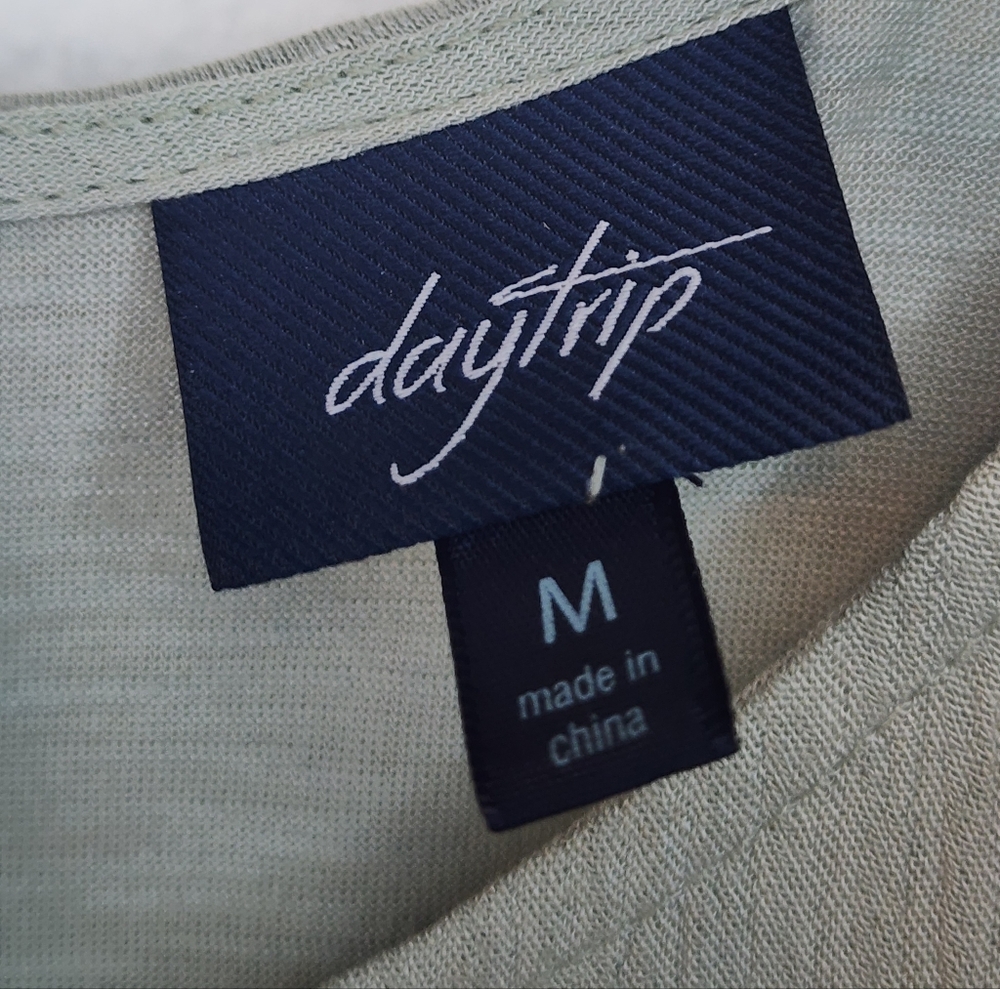 Daytrip Applique sage boho crochet women's top, tie back, M - Picture 7 of 8